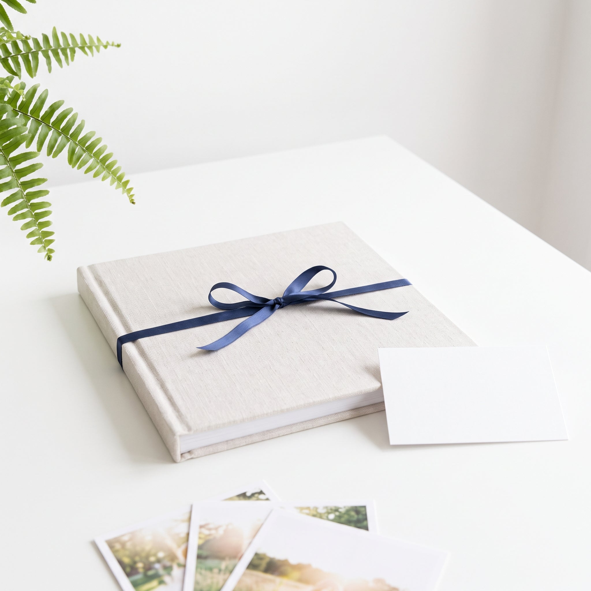 Photobook gift voucher with linen photobook